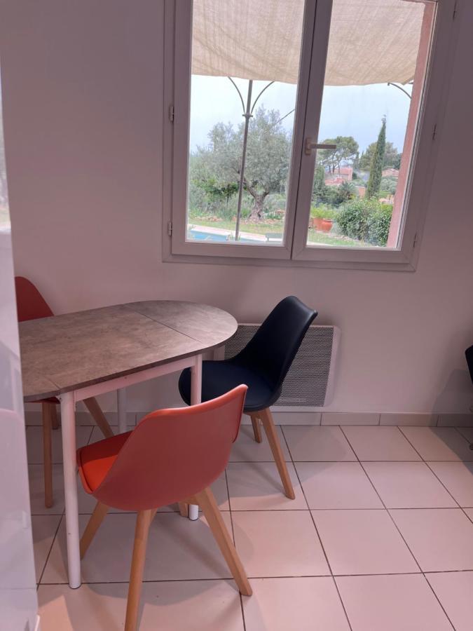 Hauteurs De Toulon : Charmant Studio Piscine Buitenkant foto